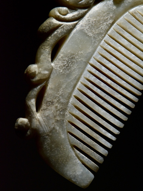 古玩玉器和田玉雕“龍紋梳”拍賣，當(dāng)前價(jià)格18000元