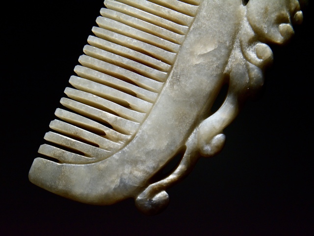 古玩玉器和田玉雕“龍紋梳”拍賣，當(dāng)前價(jià)格18000元