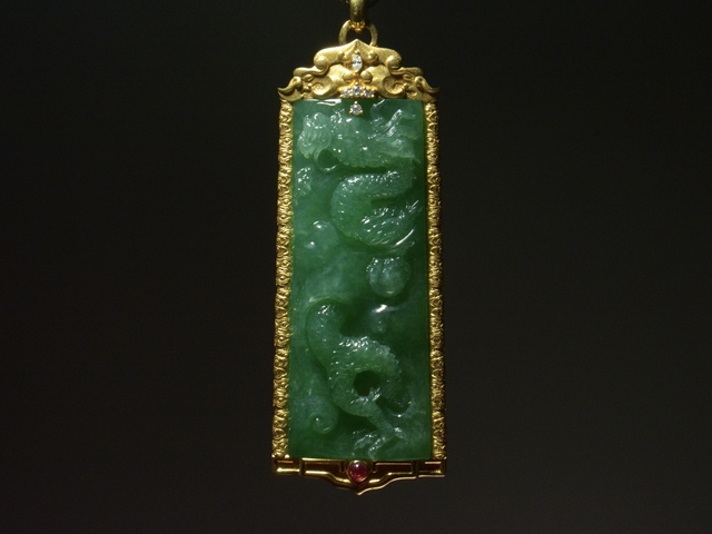 古玩玉器天然翡翠雕“龍紋牌”拍賣(mài)，當(dāng)前價(jià)格200000元