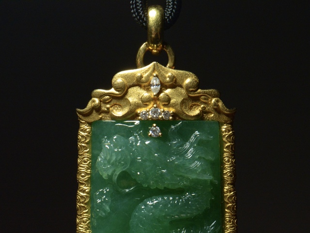 古玩玉器天然翡翠雕“龍紋牌”拍賣(mài)，當(dāng)前價(jià)格200000元