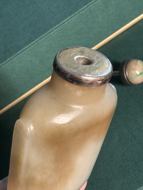 古玩玉器和田玉雕“素紋鼻煙壺”拍賣,當前價格12000元