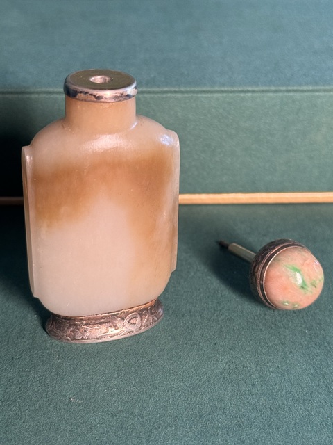 古玩玉器和田玉雕“素紋鼻煙壺”拍賣,當前價格12000元