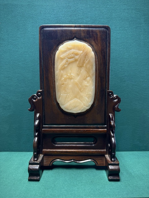 古玩玉器和田玉鑲紅木案屏拍賣(mài)，當(dāng)前價(jià)格30000元