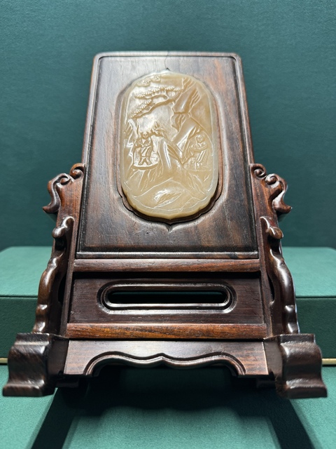 古玩玉器和田玉鑲紅木案屏拍賣(mài)，當(dāng)前價(jià)格30000元