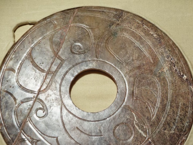 古玩玉器和田玉雕“鳳鳥紋壁”拍賣，當前價格2400000元