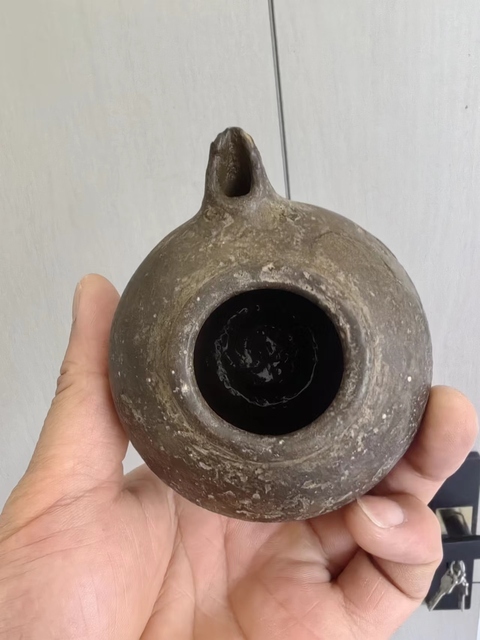古玩陶瓷褐釉水滴拍賣,當前價格111元