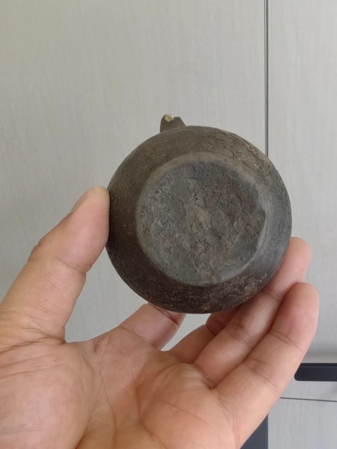 古玩陶瓷褐釉水滴拍賣,當前價格111元