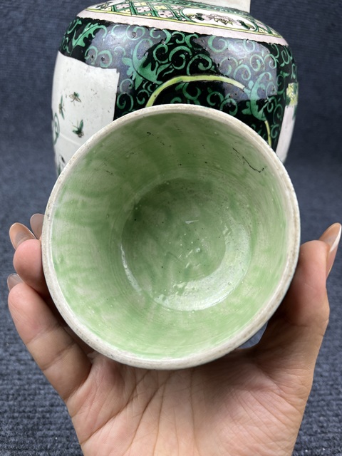 古玩陶瓷晚清墨底素三彩開窗人物蓋罐拍賣，當前價格6888元