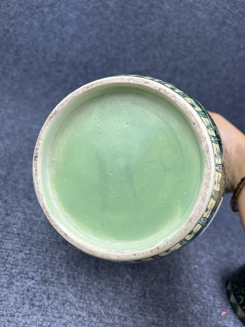 古玩陶瓷晚清墨底素三彩開窗人物蓋罐拍賣，當前價格6888元