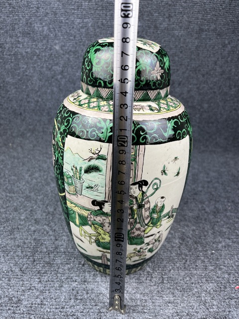 古玩陶瓷晚清墨底素三彩開窗人物蓋罐拍賣，當前價格6888元