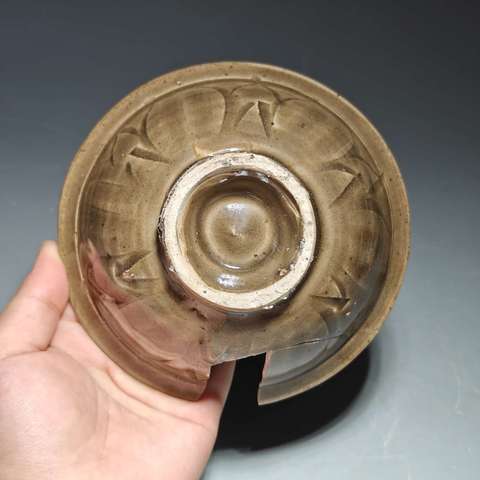 古玩陶瓷耀州窯姜黃釉蓮瓣紋茶盞拍賣,當前價格1000元