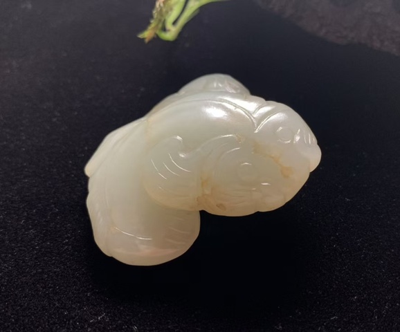古玩玉器清代和田玉雕“年年有余”掛件拍賣，當前價格9000元