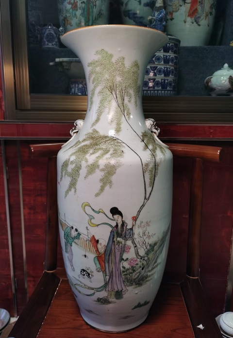 古玩陶瓷【精品大瓶】民國油粉彩仕女嬰戲圖撇口瓶拍賣，當前價格16000元