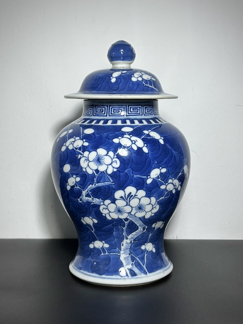 古玩陶瓷清光緒·青花留白冰梅圖將軍罐(細路)拍賣,當前價格2500元