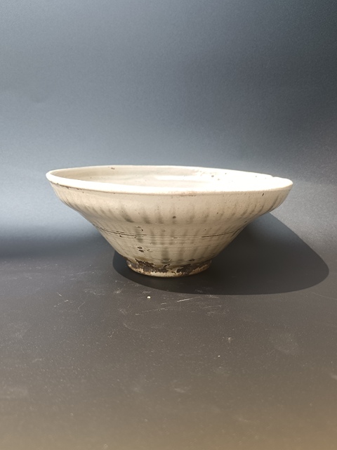 古玩陶瓷金元~白釉折沿斗笠碗拍賣,當前價格1850元