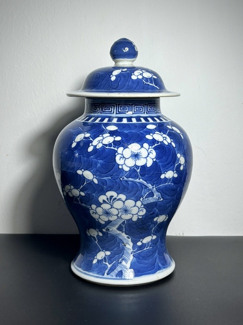古玩陶瓷清光緒·青花留白冰梅圖將軍罐(細路)拍賣,當前價格2500元