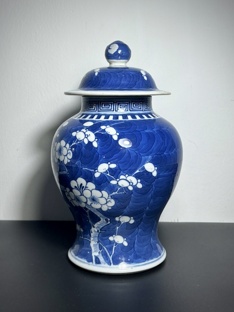 古玩陶瓷清光緒·青花留白冰梅圖將軍罐(細路)拍賣,當前價格2500元