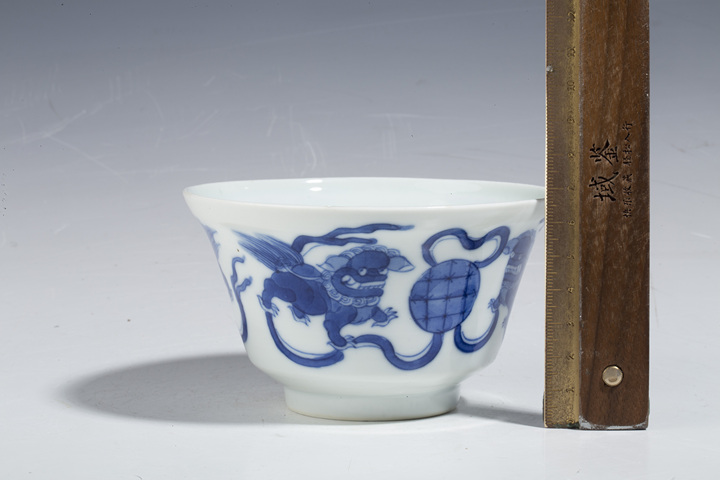古玩陶瓷清道光·青花獅子繡球紋碗拍賣,當(dāng)前價格3680元