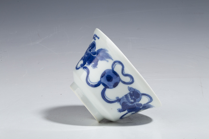 古玩陶瓷清道光·青花獅子繡球紋碗拍賣,當(dāng)前價格3680元