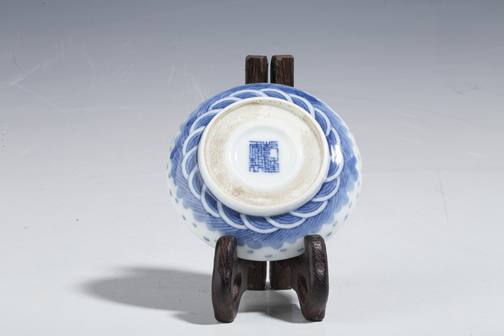 古玩陶瓷五爪龍青花云龍紋印泥盒拍賣,當前價格3980元
