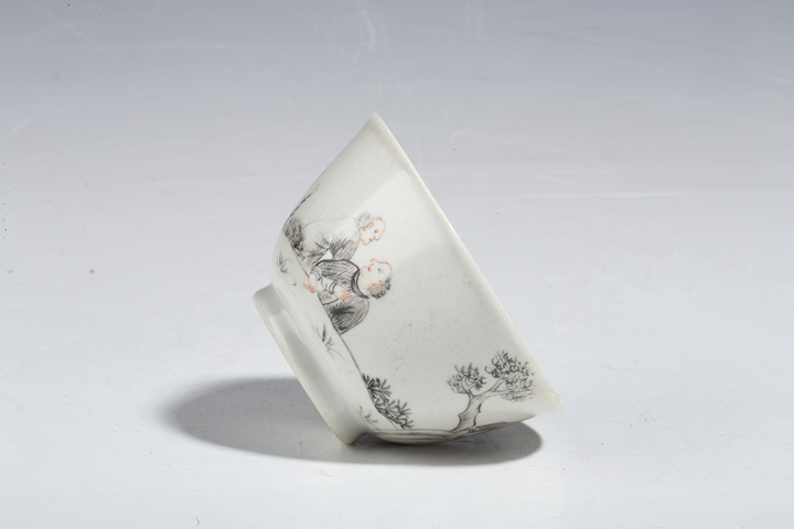 古玩陶瓷精品民窯 清乾隆·礬紅墨彩西洋人物紋杯碟拍賣，當前價格3380元