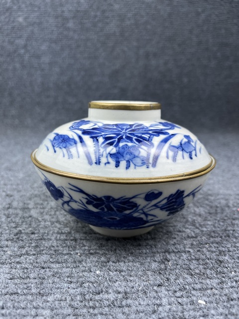 古玩陶瓷青花蓮池鴛鴦紋蓋碗拍賣,當(dāng)前價(jià)格2888元