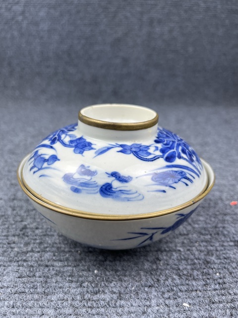古玩陶瓷青花蓮池鴛鴦紋蓋碗拍賣,當(dāng)前價(jià)格2888元