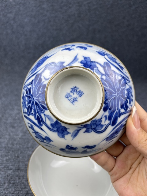 古玩陶瓷青花蓮池鴛鴦紋蓋碗拍賣,當(dāng)前價(jià)格2888元