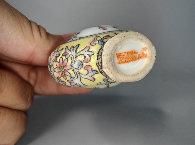古玩陶瓷鼻煙壺拍賣,當(dāng)前價格0元