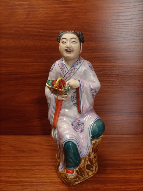 古玩陶瓷粉彩人物雕塑瓷像拍賣,當前價格800元