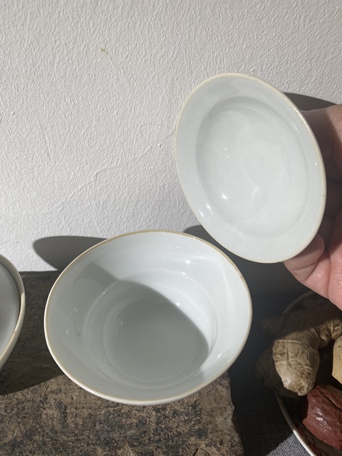 古玩陶瓷清中期道光豆青釉廣彩細(xì)路人物故事折沿盤拍賣,當(dāng)前價(jià)格750元