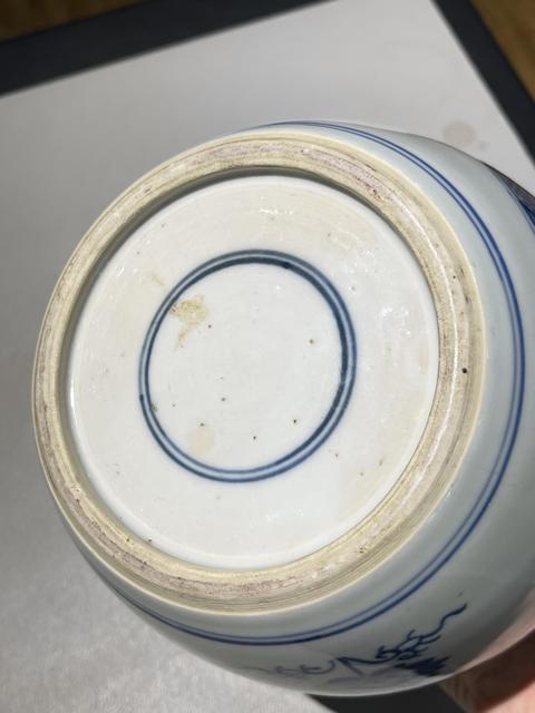 古玩陶瓷清代康熙青花執(zhí)荷童子罐拍賣，當(dāng)前價(jià)格22888元