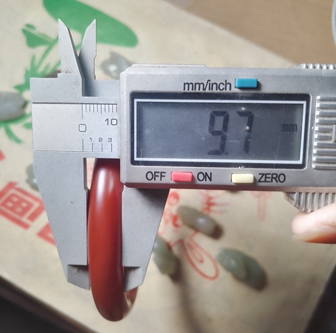 古玩玉器瑪瑙雕“雙龍戲珠”手鐲拍賣,當前價格268元