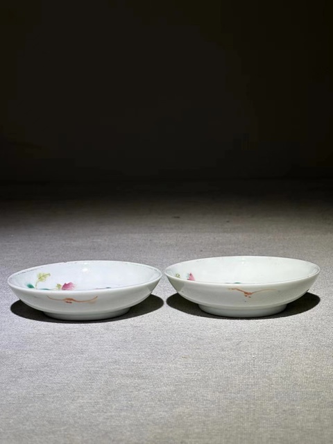 古玩陶瓷【清末民初·帝國余暉！小精品！】花蝶紋粉彩盤拍賣，當前價格1388元