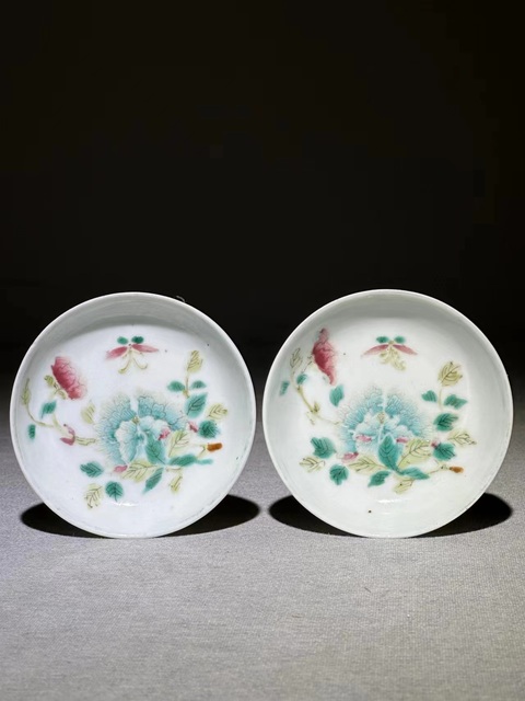 古玩陶瓷【清末民初·帝國余暉！小精品！】花蝶紋粉彩盤拍賣，當前價格1388元