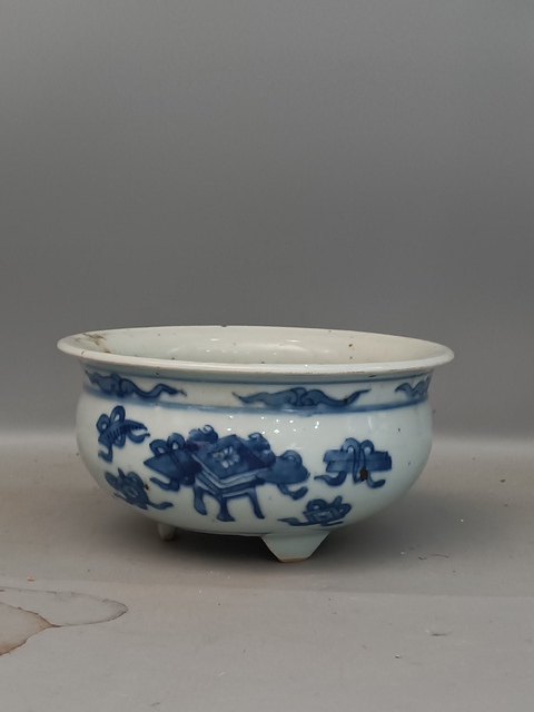古玩陶瓷青花博古紋三足爐拍賣,當前價格1888元