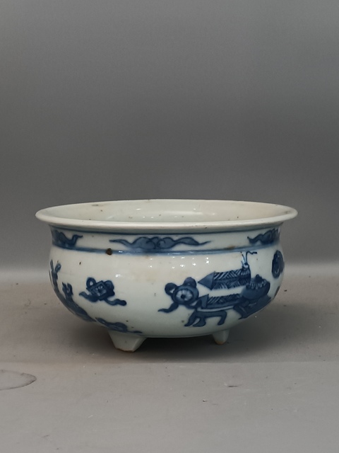 古玩陶瓷青花博古紋三足爐拍賣,當前價格1888元
