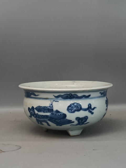古玩陶瓷青花博古紋三足爐拍賣,當前價格1888元