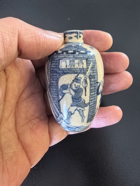 古玩陶瓷道咸煨瓷青花人物故事（旗開得勝）紋鼻煙壺拍賣，當前價格6888元