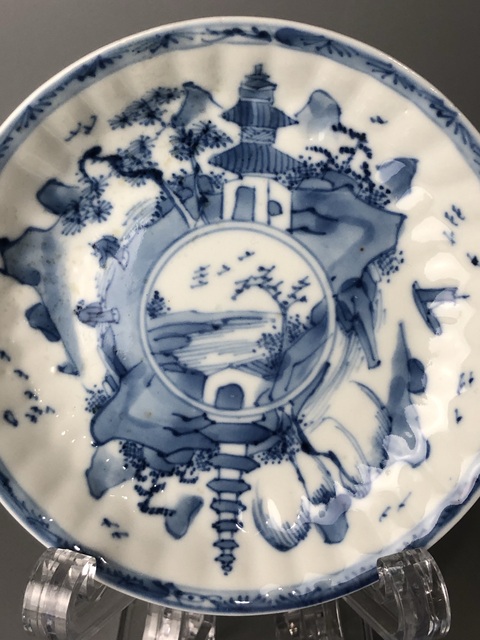 古玩陶瓷(精品賞碟)清康熙·青花模印山水人物碟·一對拍賣,當前價格0元