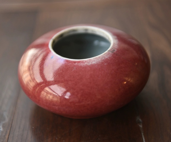 古玩陶瓷清中期乾隆郎紅釉飛碟型水盂拍賣，當(dāng)前價(jià)格3500元
