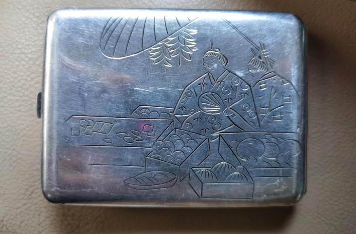 古玩雜項民國時期日本800銀鏨刻人物地圖煙盒拍賣,當(dāng)前價格1980元