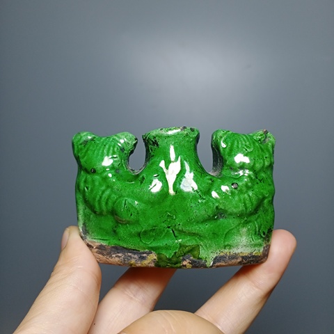 古玩陶瓷清代，綠釉獅紋筆架山拍賣，當前價格880元