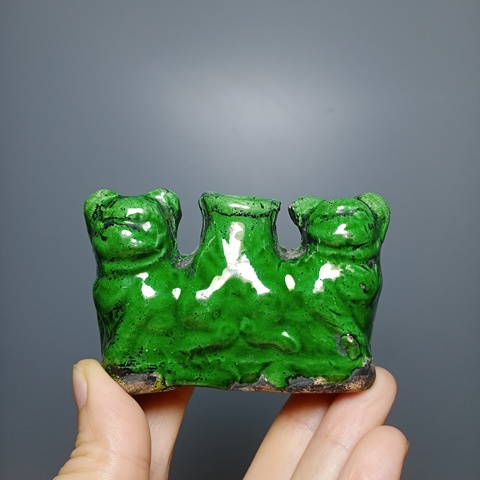 古玩陶瓷清代，綠釉獅紋筆架山拍賣，當前價格880元