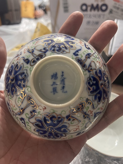 古玩陶瓷清晚期·精品青花加彩描金壓手杯拍賣,當前價格5999元