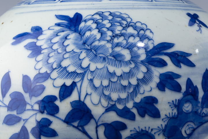 古玩陶瓷清中·青花洞石牡丹紋罐拍賣，當前價格3300元