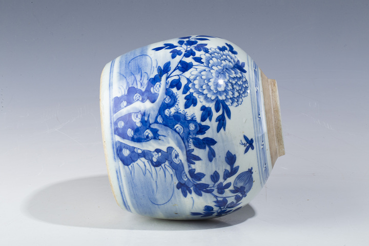 古玩陶瓷清中·青花洞石牡丹紋罐拍賣，當前價格3300元