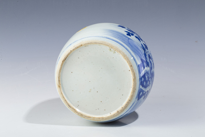 古玩陶瓷清中·青花洞石牡丹紋罐拍賣，當前價格3300元