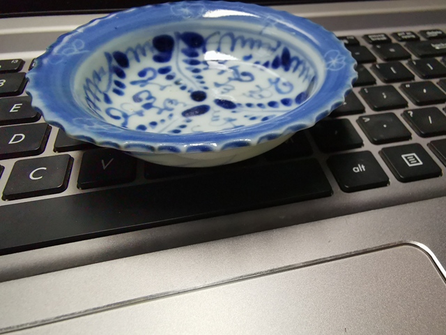 古玩陶瓷清中期,花卉紋青花盤拍賣,當前價格666元