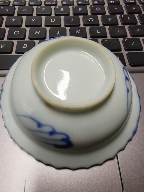古玩陶瓷清中期,花卉紋青花盤拍賣,當前價格666元
